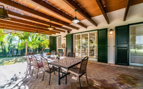 Planta baja con puertas correderas a terrazas y jardines